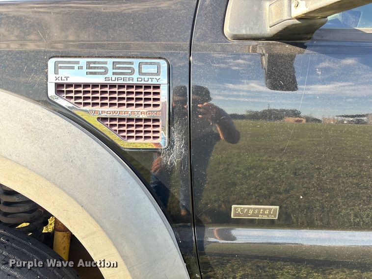 image for item ED2260 2008 Ford F-550 shuttle bus