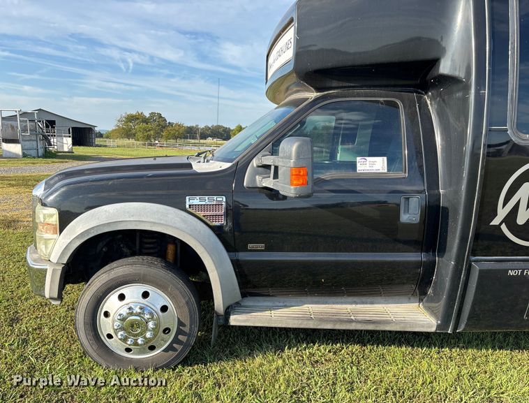 image for item ED2260 2008 Ford F-550 shuttle bus