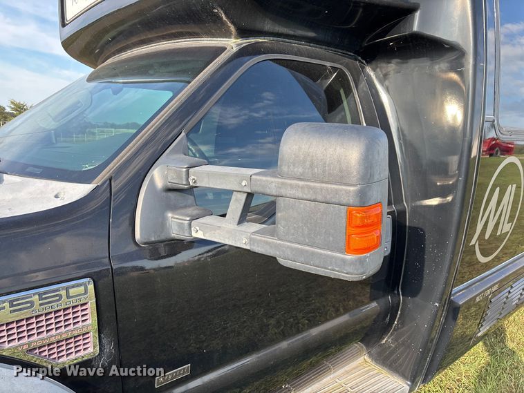 image for item ED2260 2008 Ford F-550 shuttle bus