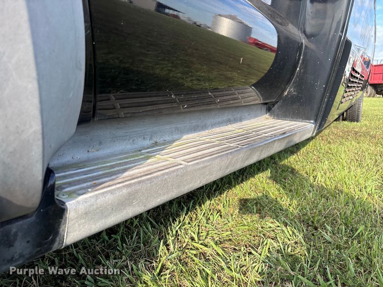 image for item ED2260 2008 Ford F-550 shuttle bus