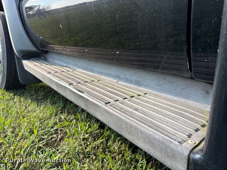 image for item ED2260 2008 Ford F-550 shuttle bus