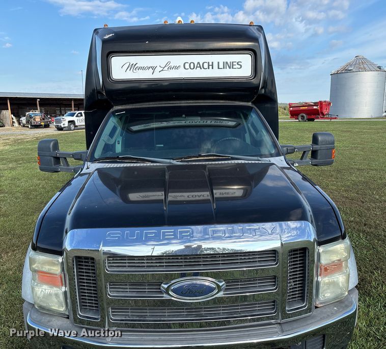 image for item ED2260 2008 Ford F-550 shuttle bus