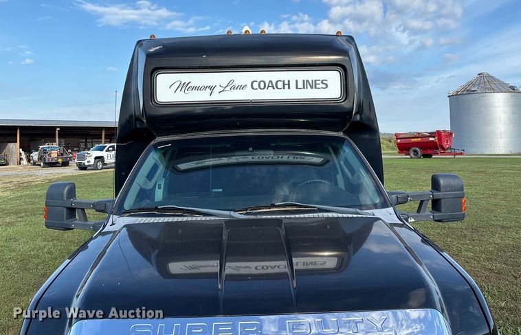 image for item ED2260 2008 Ford F-550 shuttle bus