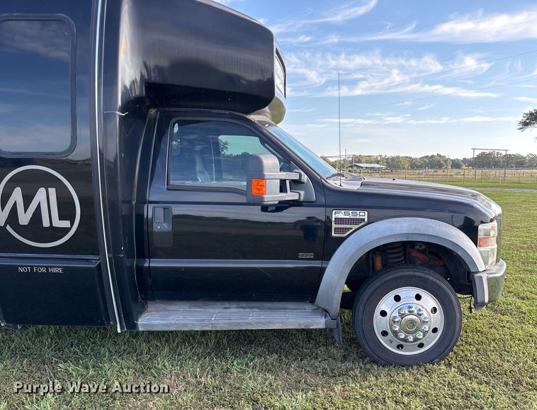 image for item ED2260 2008 Ford F-550 shuttle bus