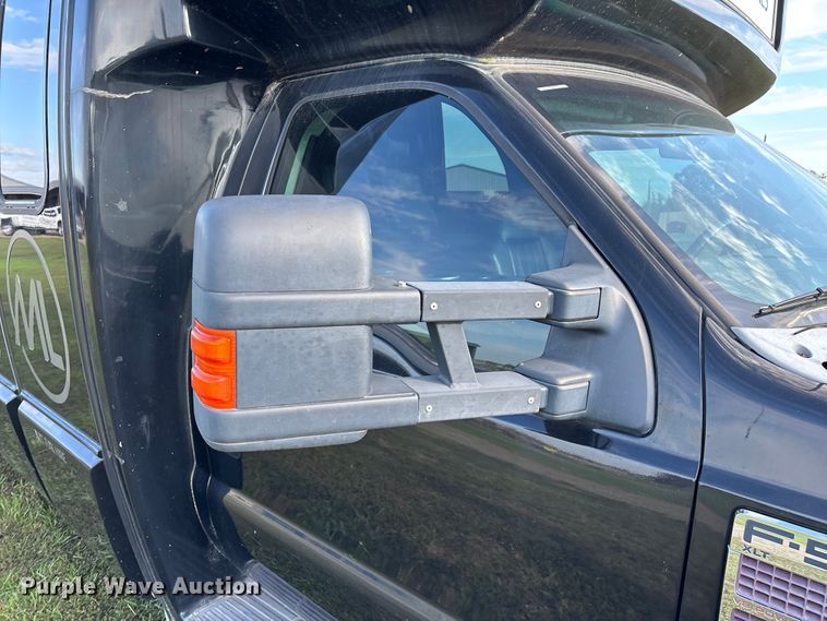 image for item ED2260 2008 Ford F-550 shuttle bus