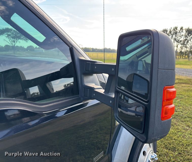 image for item ED2260 2008 Ford F-550 shuttle bus