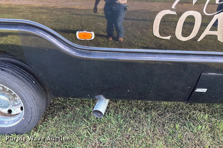 image for item ED2260 2008 Ford F-550 shuttle bus