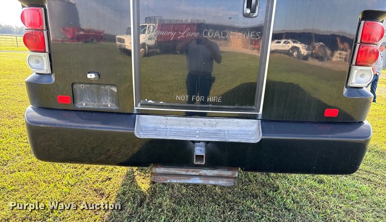 image for item ED2260 2008 Ford F-550 shuttle bus