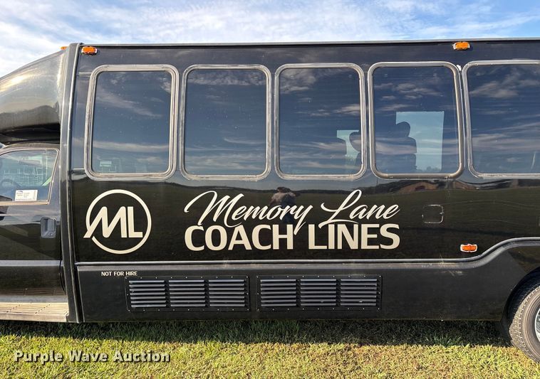 image for item ED2260 2008 Ford F-550 shuttle bus