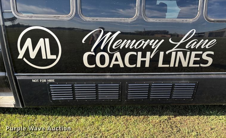 image for item ED2260 2008 Ford F-550 shuttle bus