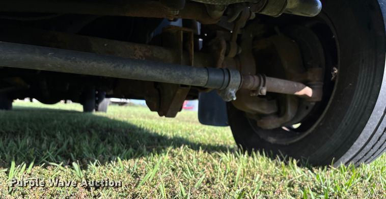 image for item ED2260 2008 Ford F-550 shuttle bus