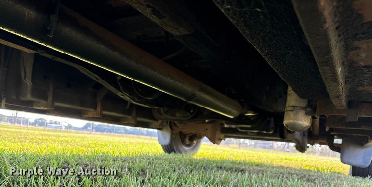 image for item ED2260 2008 Ford F-550 shuttle bus