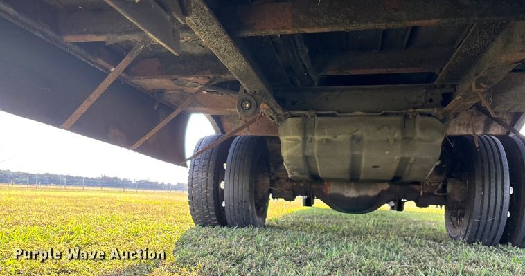 image for item ED2260 2008 Ford F-550 shuttle bus