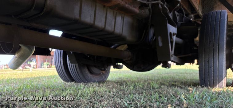 image for item ED2260 2008 Ford F-550 shuttle bus