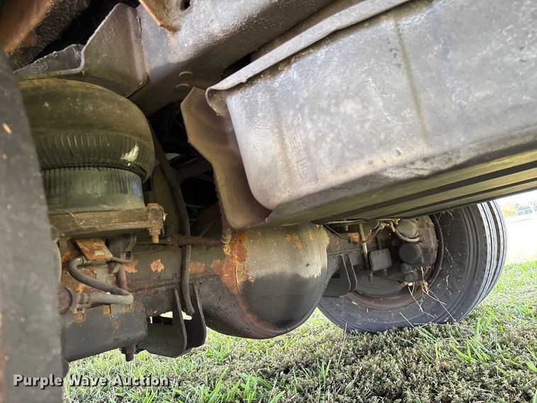 image for item ED2260 2008 Ford F-550 shuttle bus