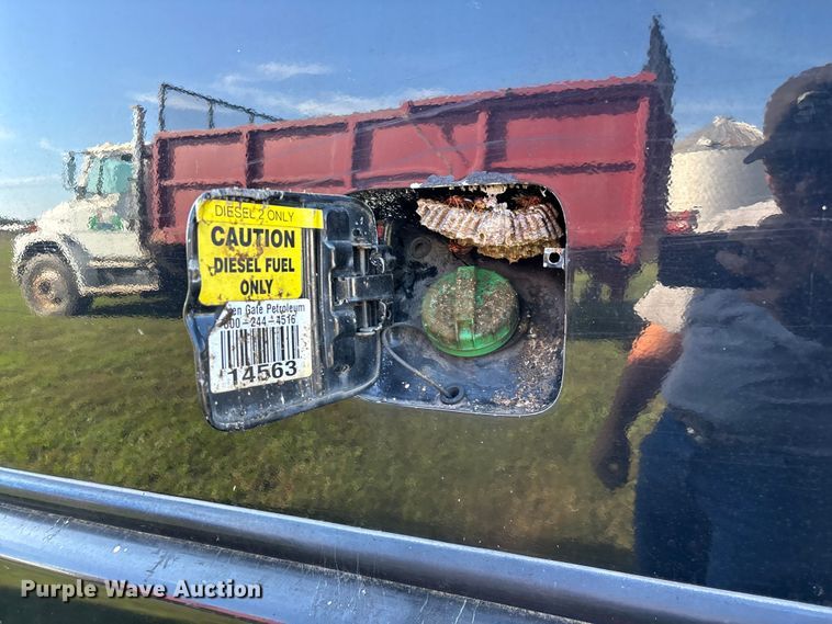 image for item ED2260 2008 Ford F-550 shuttle bus