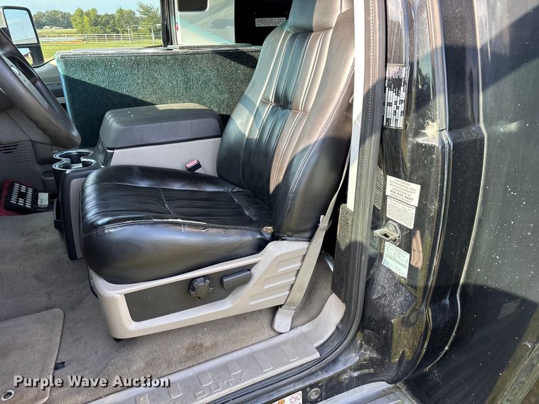 image for item ED2260 2008 Ford F-550 shuttle bus