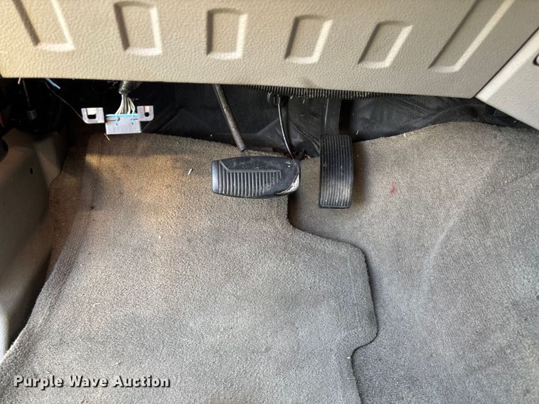 image for item ED2260 2008 Ford F-550 shuttle bus