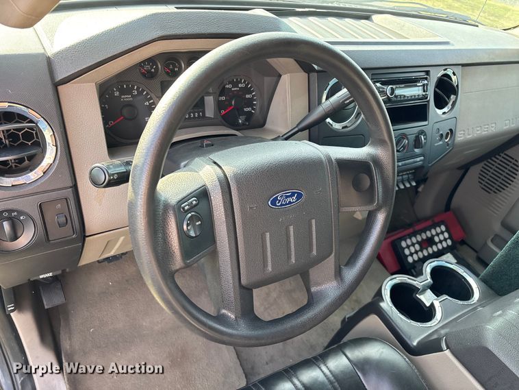 image for item ED2260 2008 Ford F-550 shuttle bus