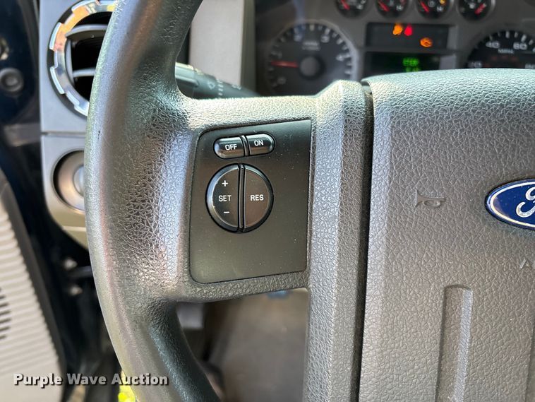 image for item ED2260 2008 Ford F-550 shuttle bus