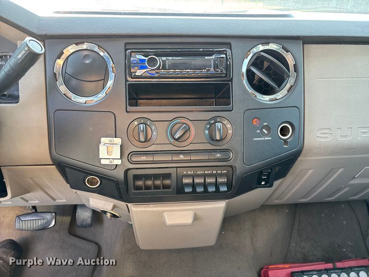 image for item ED2260 2008 Ford F-550 shuttle bus