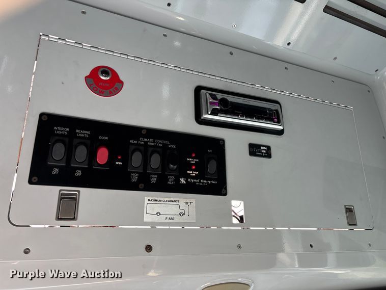 image for item ED2260 2008 Ford F-550 shuttle bus