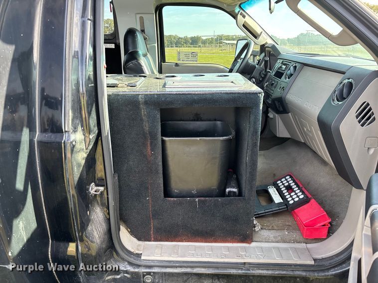 image for item ED2260 2008 Ford F-550 shuttle bus