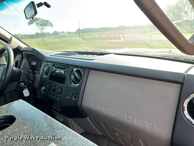 image for item ED2260 2008 Ford F-550 shuttle bus