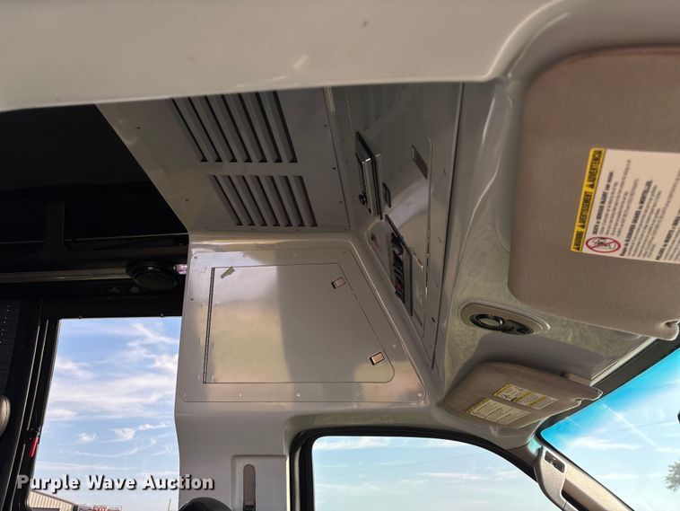 image for item ED2260 2008 Ford F-550 shuttle bus