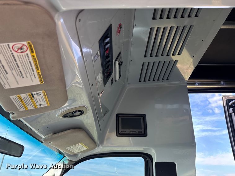 image for item ED2260 2008 Ford F-550 shuttle bus