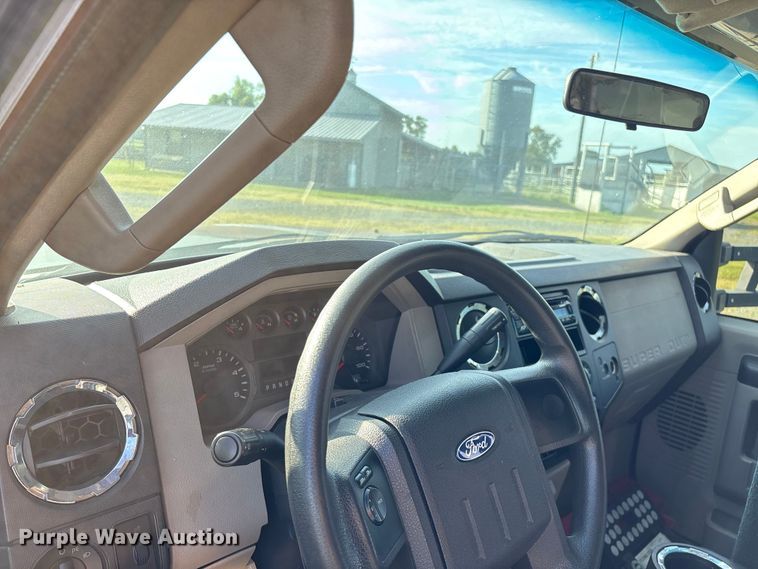 image for item ED2260 2008 Ford F-550 shuttle bus