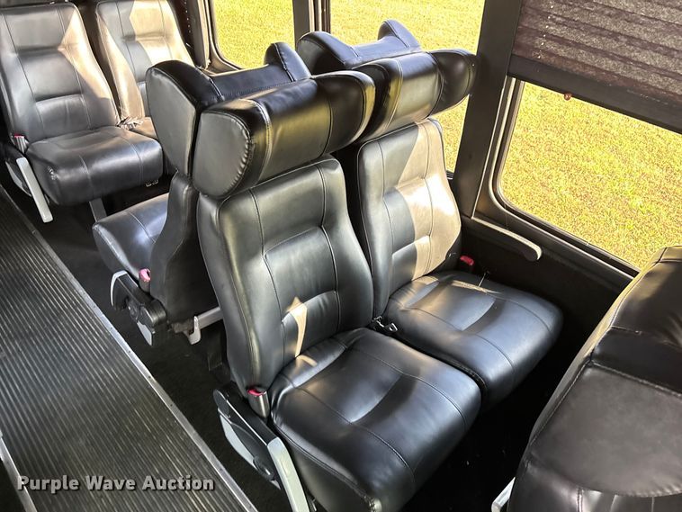 image for item ED2260 2008 Ford F-550 shuttle bus