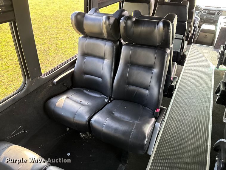 image for item ED2260 2008 Ford F-550 shuttle bus