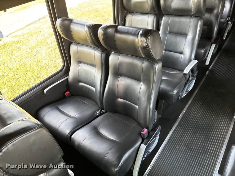 image for item ED2260 2008 Ford F-550 shuttle bus