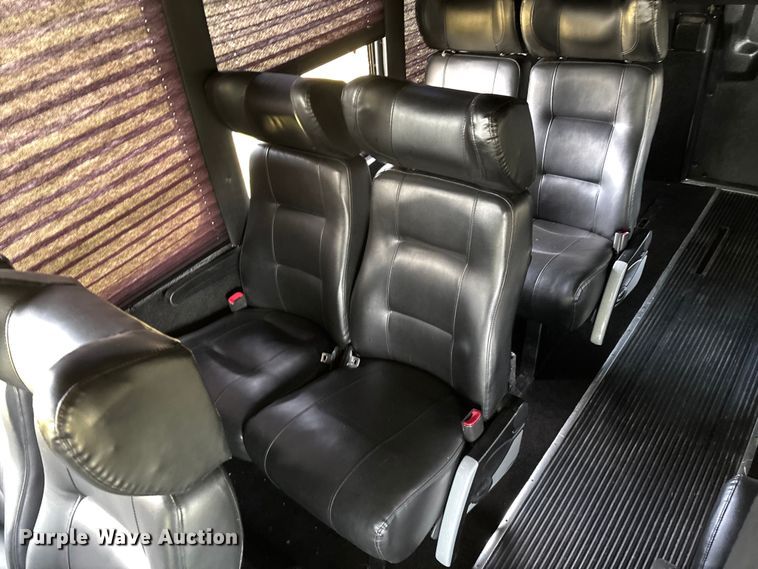 image for item ED2260 2008 Ford F-550 shuttle bus