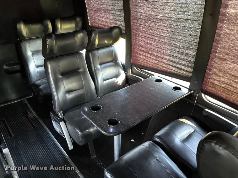 image for item ED2260 2008 Ford F-550 shuttle bus