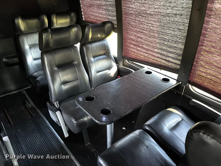 image for item ED2260 2008 Ford F-550 shuttle bus