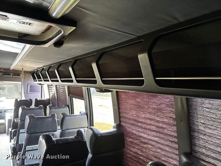 image for item ED2260 2008 Ford F-550 shuttle bus