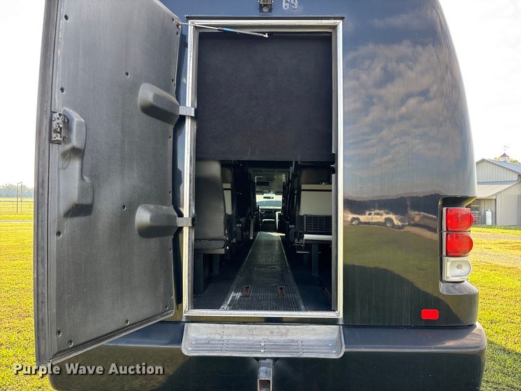 image for item ED2260 2008 Ford F-550 shuttle bus