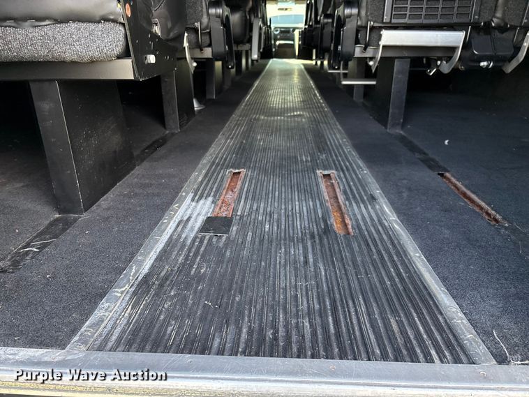 image for item ED2260 2008 Ford F-550 shuttle bus