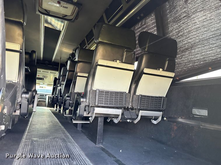 image for item ED2260 2008 Ford F-550 shuttle bus