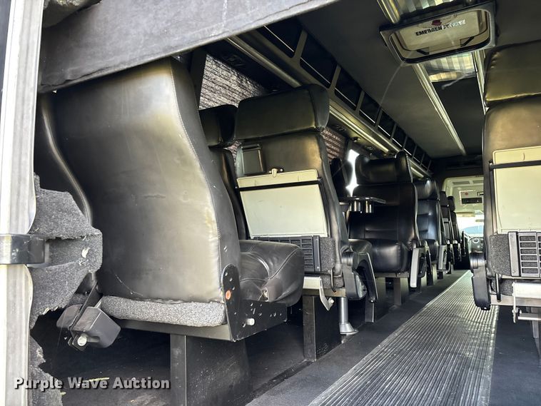 image for item ED2260 2008 Ford F-550 shuttle bus