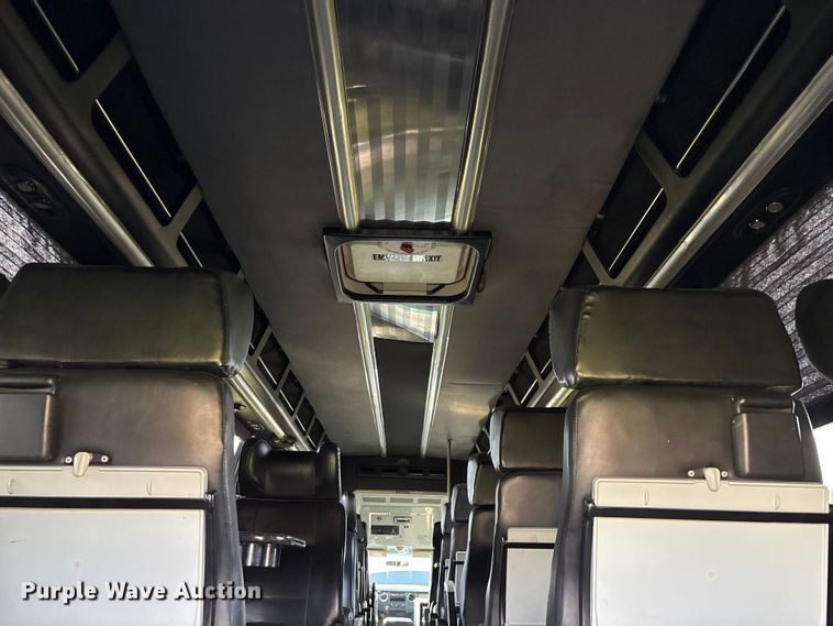 image for item ED2260 2008 Ford F-550 shuttle bus