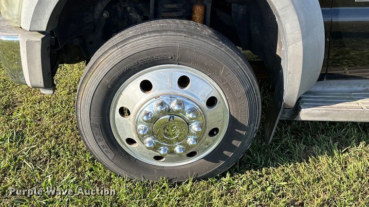 image for item ED2260 2008 Ford F-550 shuttle bus