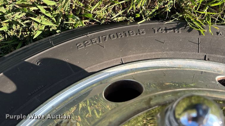 image for item ED2260 2008 Ford F-550 shuttle bus