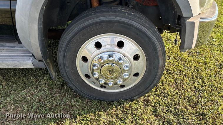 image for item ED2260 2008 Ford F-550 shuttle bus