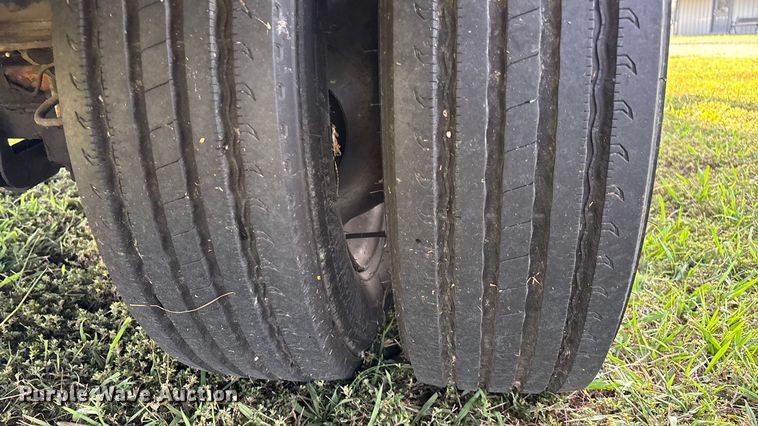 image for item ED2260 2008 Ford F-550 shuttle bus