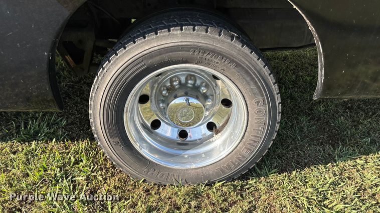 image for item ED2260 2008 Ford F-550 shuttle bus