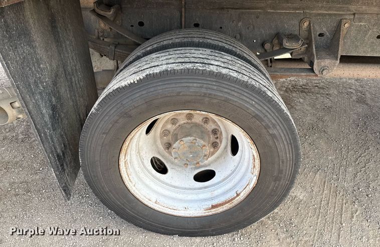 image for item ED5777 2016 Ford F450 Super Duty XL flatbed truck