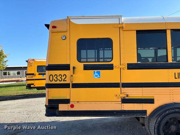 image for item EE4074 2003 Freightliner FS65 school bus